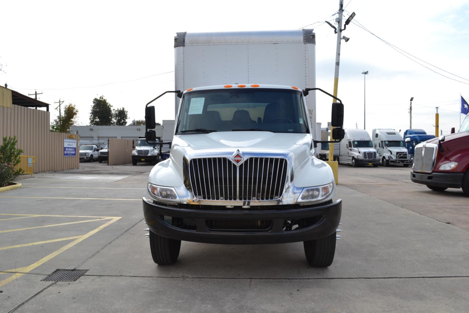 2020 WHITE /BLACK INTERNATIONAL MV 607 with an CUMMINS B6.7L 260HP engine, ALLISON 2500RDS AUTOMATIC transmission, located at 9172 North Fwy, Houston, TX, 77037, (713) 910-6868, 29.887470, -95.411903 - Photo#1